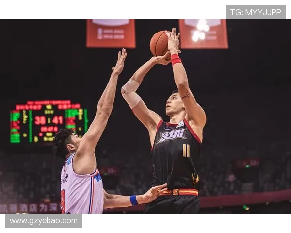 CBA精彩对决上海队与新疆队全场比赛录像回放分析与精彩瞬间汇总